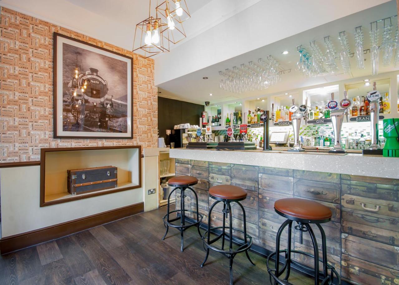 The Highworth Hotel Swindon Kültér fotó
